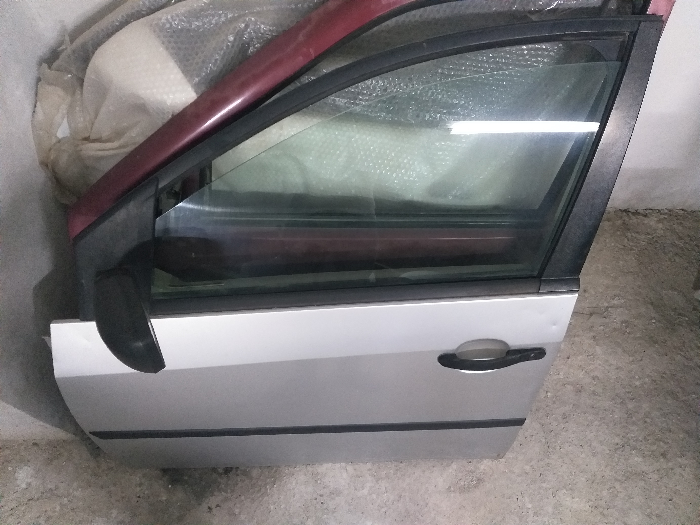 2006 FİESTA ÇIKMA ORJİNAL HATASIZ SOL ÖN KAPI GRİ DOLU